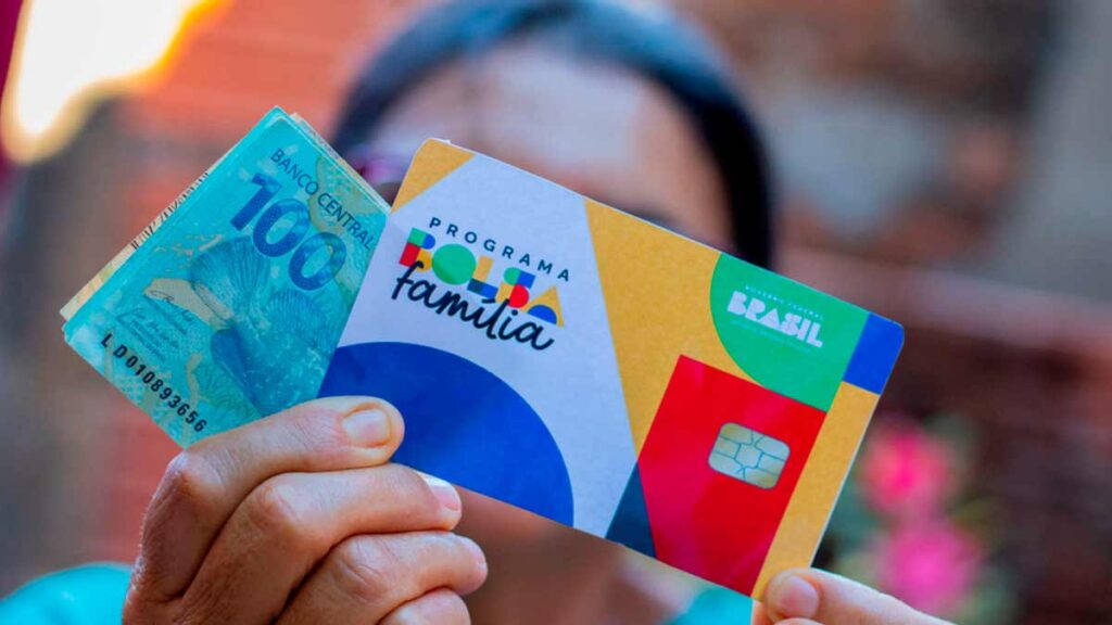 Bolsa Família CANCELADO HOJE (20/02): Nova lei de atualização do CPF e RG suspende benefício de milhões de brasileiros e famílias se desesperam