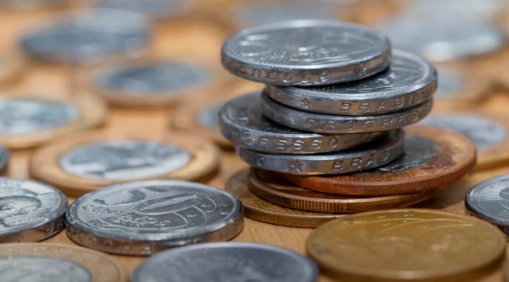 Veja a MOEDA de 50 CENTAVOS que vale R$ 1.700 e pode te deixar com os "bolsos cheios"